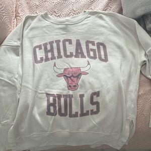 A&F Chicago Bulls White Sweatshirt